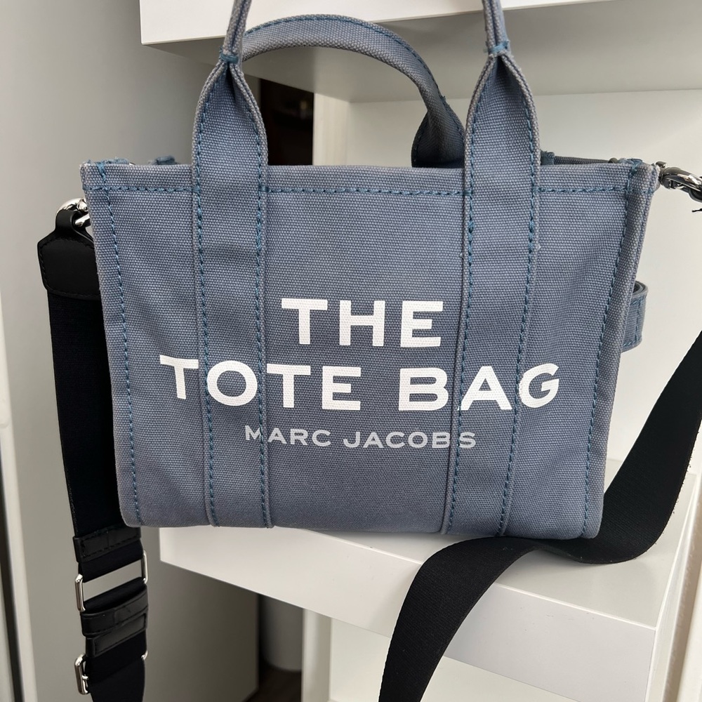 Authentic Marc Jacobs Medium Tote Bag with strap!